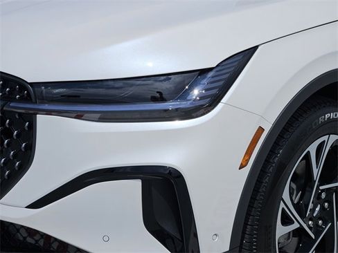 Certified 2024 Lincoln Nautilus Premier w/ Equipment Group 102A image 8