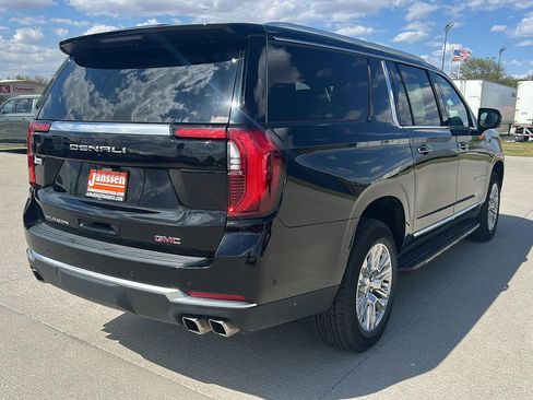 Used 2025 GMC Yukon XL Denali AWD/4WD image 6