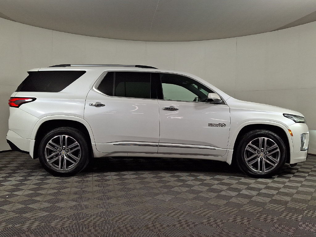 Used 2022 Chevrolet Traverse High Country w/ LPO, Floor Liner Package AWD/4WD image 7