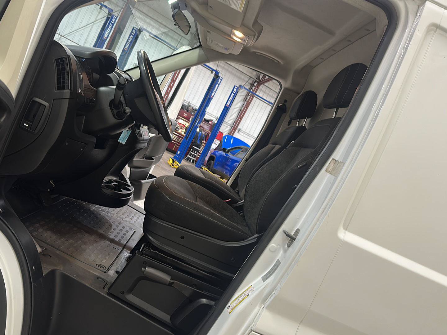 Used 2017 RAM ProMaster 2500 w/ Premium Appearance Group FWD image 14