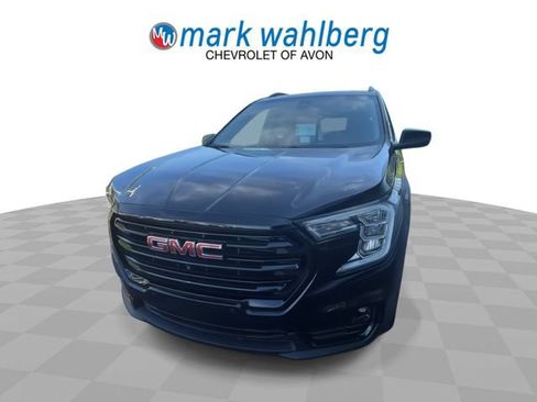 Certified 2024 GMC Terrain SLT w/ Infotainment Package II AWD/4WD image 3