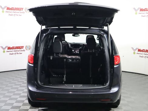 Used 2020 Chrysler Pacifica Touring-L AWD/4WD image 10
