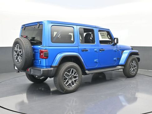 Used 2025 Jeep Wrangler Sahara AWD/4WD image 6