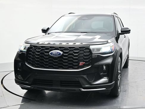Used 2025 Ford Explorer ST w/ Sun And Sound Package AWD/4WD image 2