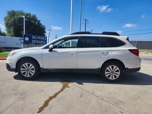 Used 2016 Subaru Outback 2.5i Premium image 4