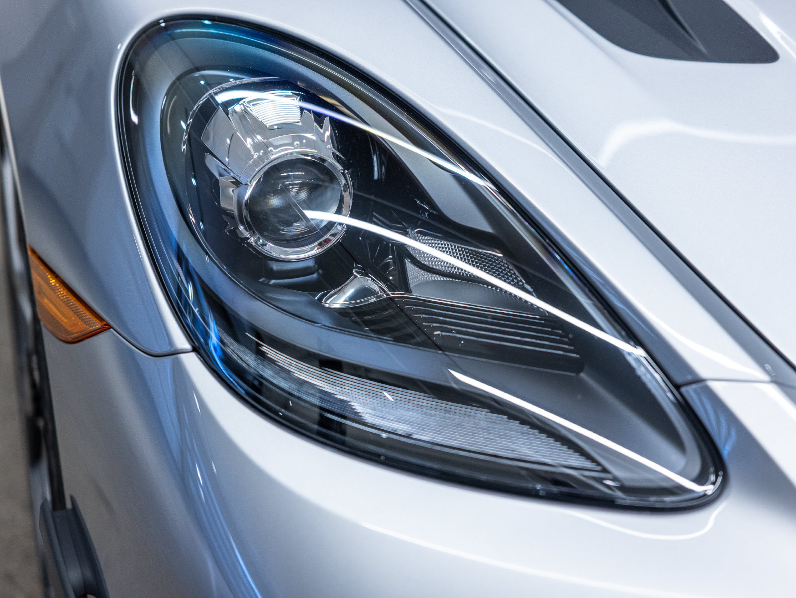 Certified 2025 Porsche 718 Boxster Spyder RS RWD image 9