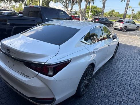 Used 2024 Lexus ES 250 w/ Premium Package AWD/4WD image 4