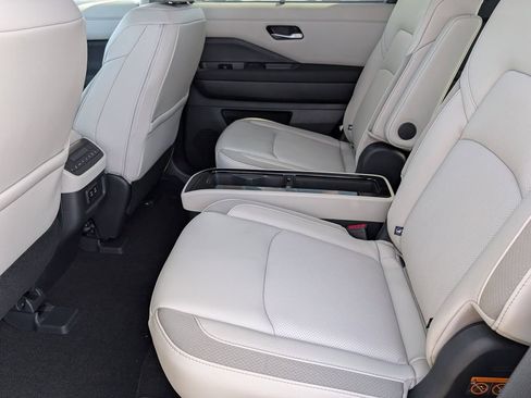 New 2026 Nissan Pathfinder SL w/ SL Premium Package FWD image 23