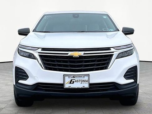 Used 2022 Chevrolet Equinox LS w/ LS Convenience Package FWD image 2