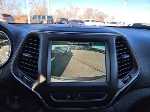 Used 2020 Jeep Cherokee Trailhawk w/ Cold Weather Group image 15