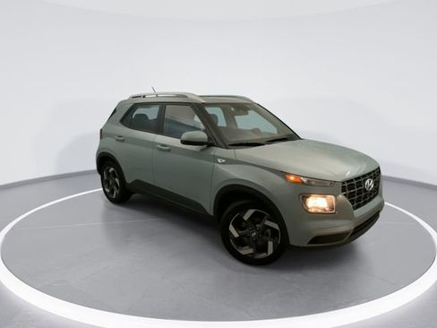Certified 2026 Hyundai Venue SEL FWD image 8