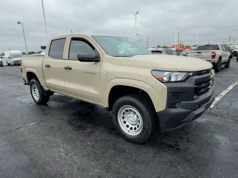 Used 2024 Chevrolet Colorado W/T RWD image 2