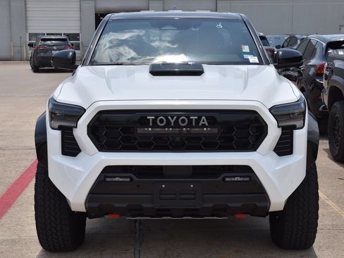 Used 2025 Toyota Tacoma TRD Pro AWD/4WD image 3