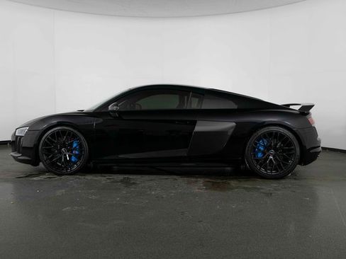 Used 2017 Audi R8 V10 plus image 5