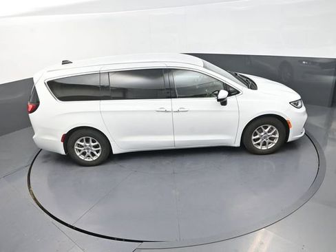 Used 2023 Chrysler Pacifica Touring-L FWD image 24