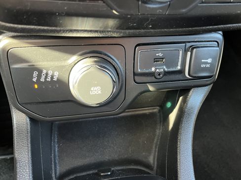 Used 2019 Jeep Renegade Altitude w/ Quick Order Package 22M AWD/4WD image 14