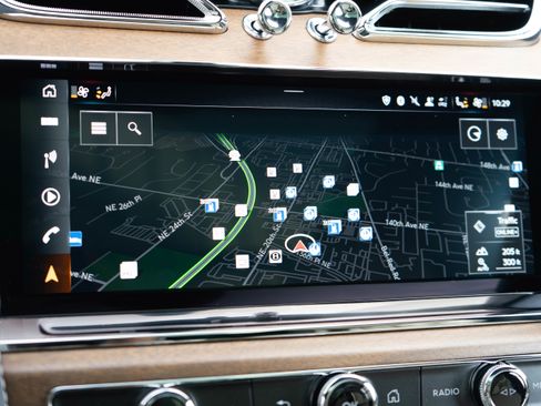 Used 2023 Bentley Bentayga image 22