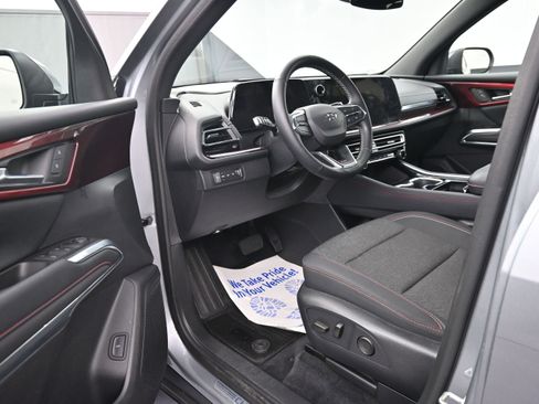 Used 2024 Chevrolet Traverse Z71 AWD/4WD image 9