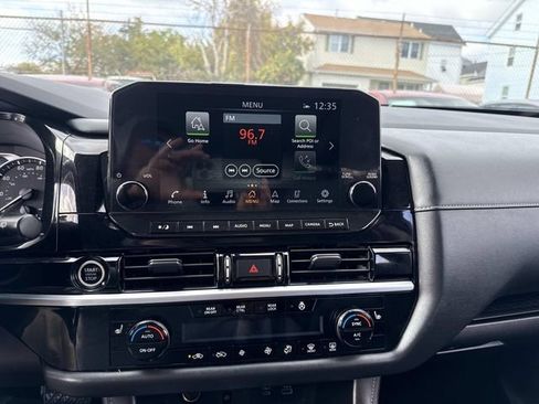 Used 2023 Nissan Pathfinder SL image 25