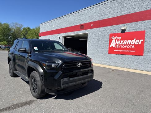 Used 2025 Toyota 4Runner SR5 AWD/4WD image 1