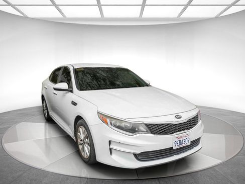 Used 2017 Kia Optima LX FWD image 2