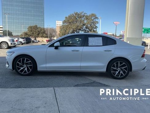 Used 2019 Volvo S60 T5 Momentum w/ Premium Package image 6