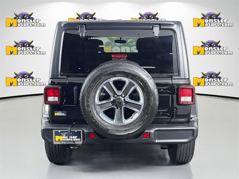 Used 2021 Jeep Wrangler Unlimited Sahara image 6
