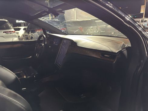 Used 2018 Tesla Model X 75D image 38