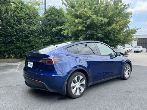 Used 2023 Tesla Model Y Long Range AWD/4WD image 9