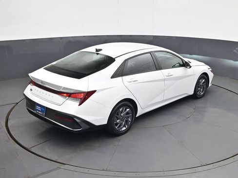 Certified 2024 Hyundai Elantra SEL FWD image 18
