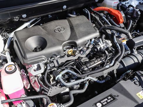 Certified 2025 Toyota RAV4 SE image 27