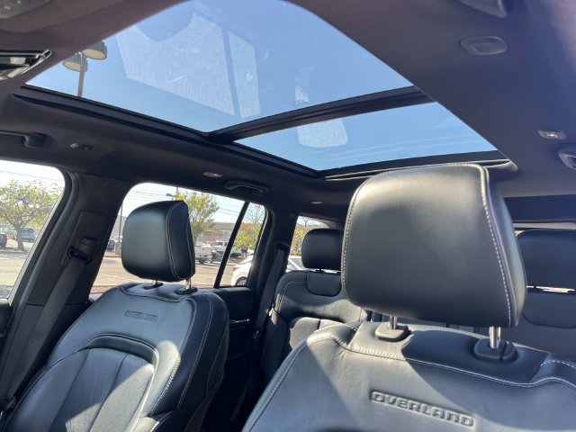 Used 2022 Jeep Grand Cherokee Overland AWD/4WD image 37