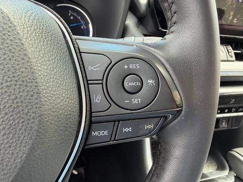 Used 2025 Toyota RAV4 XSE AWD/4WD image 19