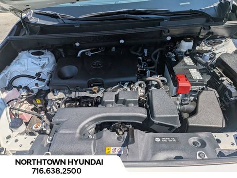 Used 2023 Toyota RAV4 LE AWD/4WD image 29