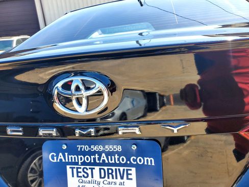 Used 2021 Toyota Camry SE FWD image 14