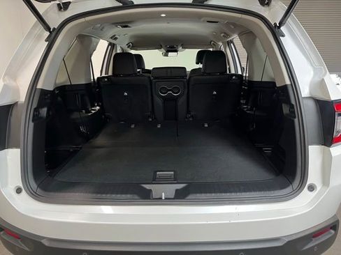 Used 2025 Honda Pilot EX-L image 16