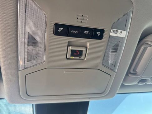 Used 2021 Toyota RAV4 XLE AWD/4WD image 22