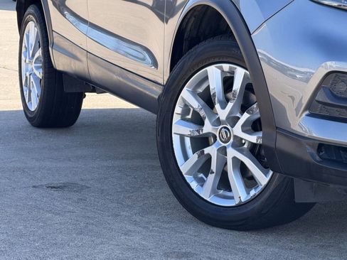 Used 2020 Nissan Rogue Sport SV w/ Technology Package FWD image 12