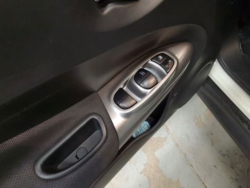 Used 2011 Nissan Juke SL image 11