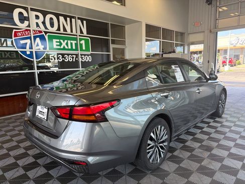 Used 2024 Nissan Altima 2.5 SV FWD image 6