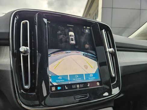 Used 2023 Volvo XC40 B5 Plus image 31