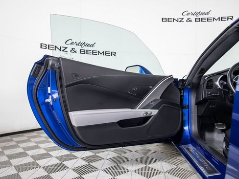 Used 2016 Chevrolet Corvette Stingray Coupe w/ 2LT Preferred Equipment Group image 17