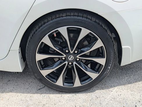 Used 2016 Nissan Maxima SR FWD image 8