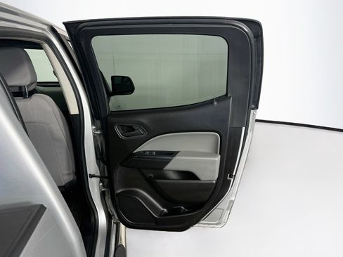 Used 2018 Chevrolet Colorado W/T RWD image 27