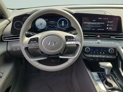 Used 2023 Hyundai Elantra SEL w/ Convenience Package FWD image 12