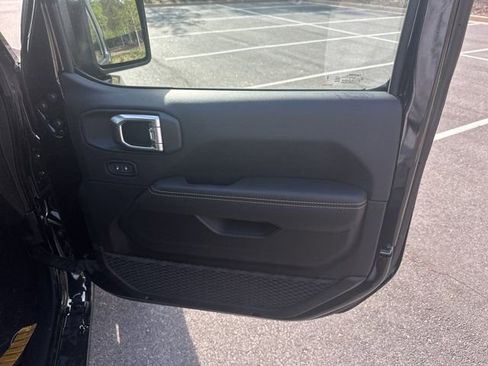 New 2025 Jeep Gladiator Sport w/ Premium Package image 13
