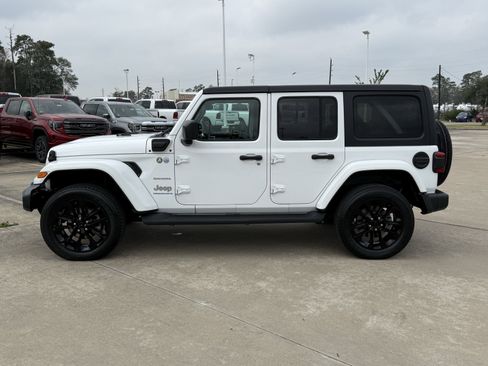 Used 2023 Jeep Wrangler Sahara image 8