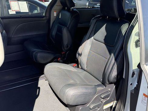 Certified 2020 Toyota Sienna SE image 21