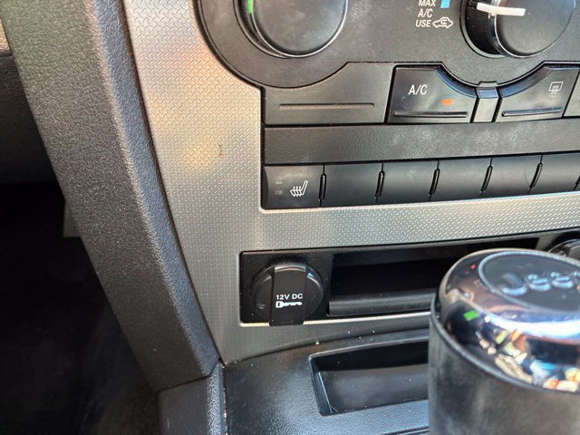 Used 2010 Jeep Grand Cherokee Laredo w/ Popular Equipment Group AWD/4WD image 21