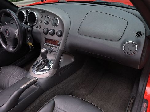 Used 2008 Pontiac Solstice GXP w/ Premium Package RWD image 38